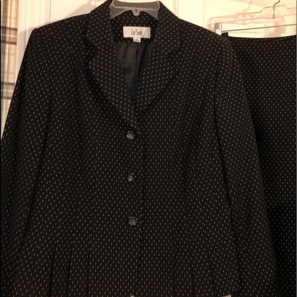 LeSuit Womenโs 2 piece Black - Picture 6 of 8